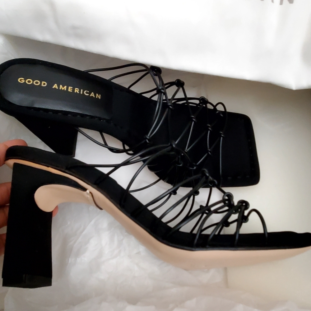 NWT Good American Neoprene Heels